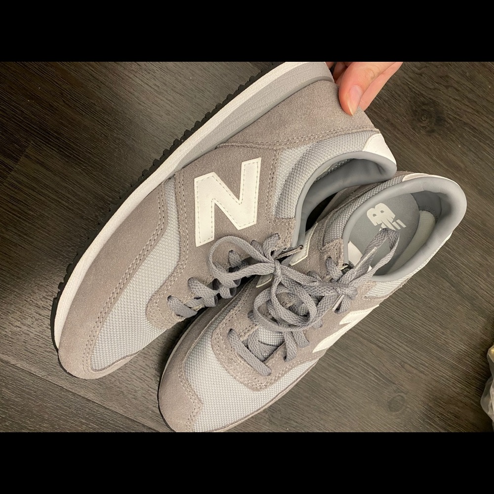 New balance grey tennis shoes